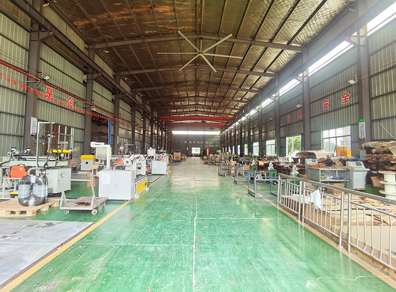 变压器绕线生产车间